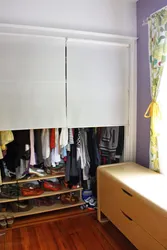 How To Close A Dressing Room Photo