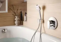 Змяшальнік для ваннай з душам які ўбудоўваецца ў ванну фота