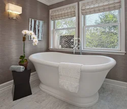 Дизайн ванной комнаты угловая ванна с окном