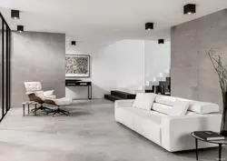 Дизайн гостиной с серой плиткой на полу