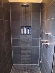 Дизайн ванной комнаты с душем без кабины из плитки