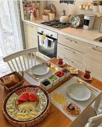 How to decorate a table in the kitchen photo