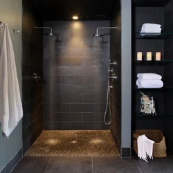 Фото ванной комнаты с черной душевой кабиной