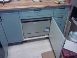 Посудамыйная машына як паставіць на кухню фота