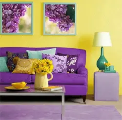 Combination of yellow with other colors in the living room interior