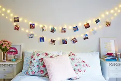 Как красивее повесить фото в спальни