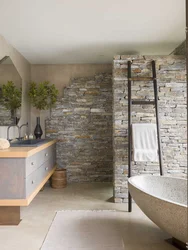 Стены из камня в интерьере ванной