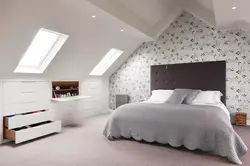 Дизайн мансарды с двускатной крышей спальня