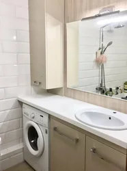 Раковина және кір жуғыш машина фотосуреті бар ваннаға арналған шкаф