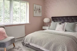 Pink wallpaper in the bedroom photo