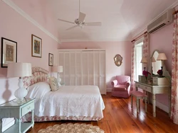 Pink wallpaper in the bedroom photo