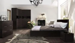 Інтэр'ер спальні з карычневымі дзвярыма