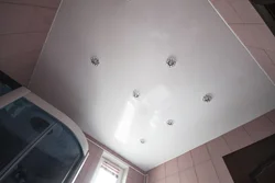 Матовый потолок в ванной фото