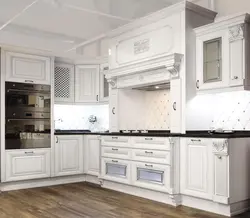 Белыя кухні з масіва фота