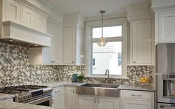 Тарҳи backsplash барои ошхона сафолҳои классикӣ