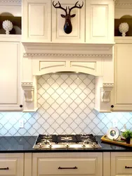 Тарҳи backsplash барои ошхона сафолҳои классикӣ