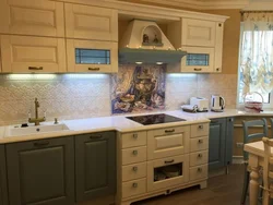 Тарҳи backsplash барои ошхона сафолҳои классикӣ