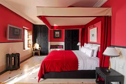 Интерьер спальни в красных то