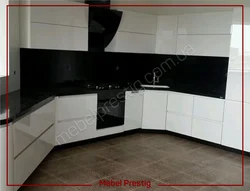 Kitchen with a black apron and countertop in a white interior