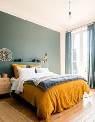 Colored wall in the bedroom photo