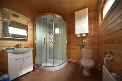 Ванные комнаты в деревянном доме дизайн фото с душевой