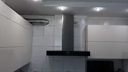 Воздуховод для вытяжки на кухне в интерьере