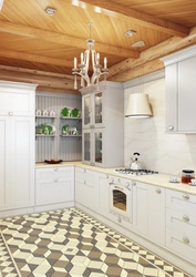 Интерьер деревянной кухни в белом цвете