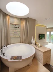 Bathroom Design With Bathtub In The Middle