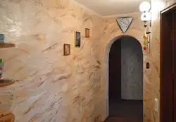 Hallway made of decorative plaster, photo of flowers