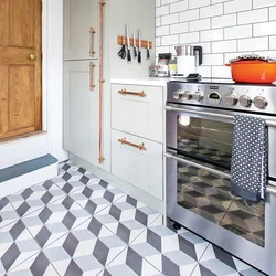 Фото пола кухни выложенного плиткой