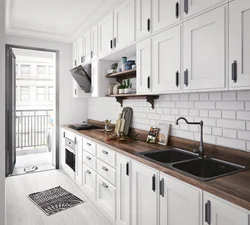 Кухня белого цвета с деревянной столешницей фото