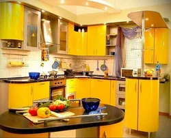 Інтэр'ер кухні ў жоўтым колеры фота