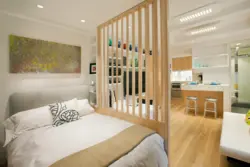 Дизайн спальни зала с перегородкой
