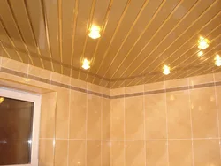 Варианты потолков в ванной комнате фото