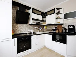 Кухня белая глянцевая с черной столешницей фото