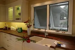 Дызайн кухні фота з мыйкай у акна фота