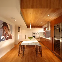 Дизайн кухни с деревянным потолком