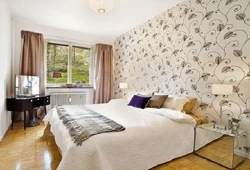 How to beautifully wallpaper a bedroom photo