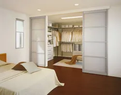 Built-in wardrobe in the bedroom photo design