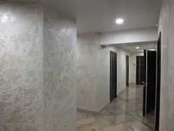 Koridor fotoşəkilində dekorativ gips qabıq böcəyi