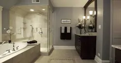 Combination of beige in the interior with other colors in the bathroom