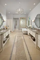 Combination of beige in the interior with other colors in the bathroom