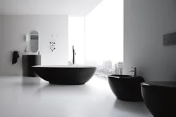 Қара қондырғылармен ваннаның дизайны