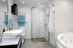 Plitələrdən hazırlanmış duşlu vanna otağı dizaynı ağ