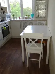 Кухонный стол на кухне в хрущевке фото