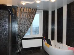 Ванна с окном дизайн штор