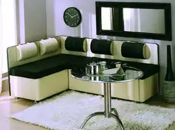 Ас үйдегі бұрыштық диван, интерьерде ұйықтайтын орын бар