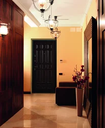 Combination of colors in the interior with brown in the hallway