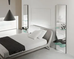 Зеркало в интерьере спальни в современном стиле