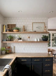 Кухни без верхних шкафов с пеналом и холодильником фото
